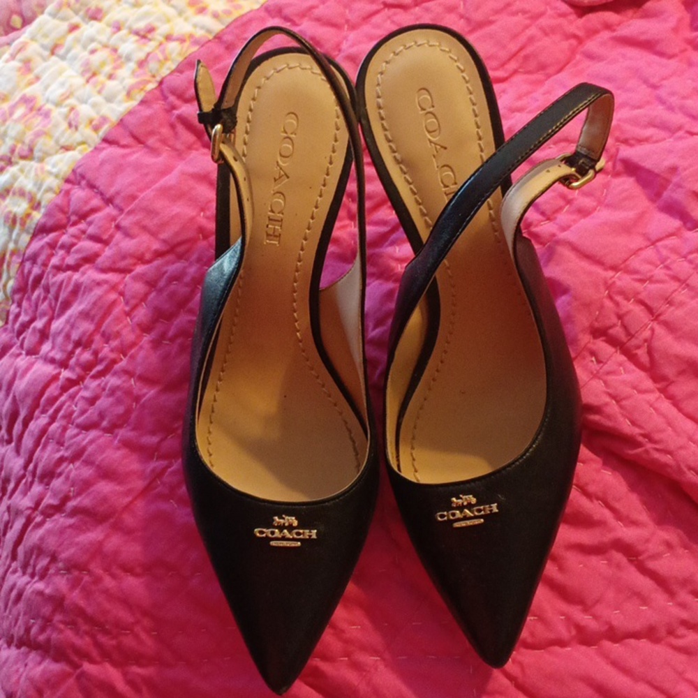 Authentic Coach Ally Pump in black